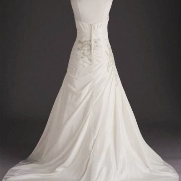 Brand new never been worn David’s Bridal dress - Picture 8 of 8